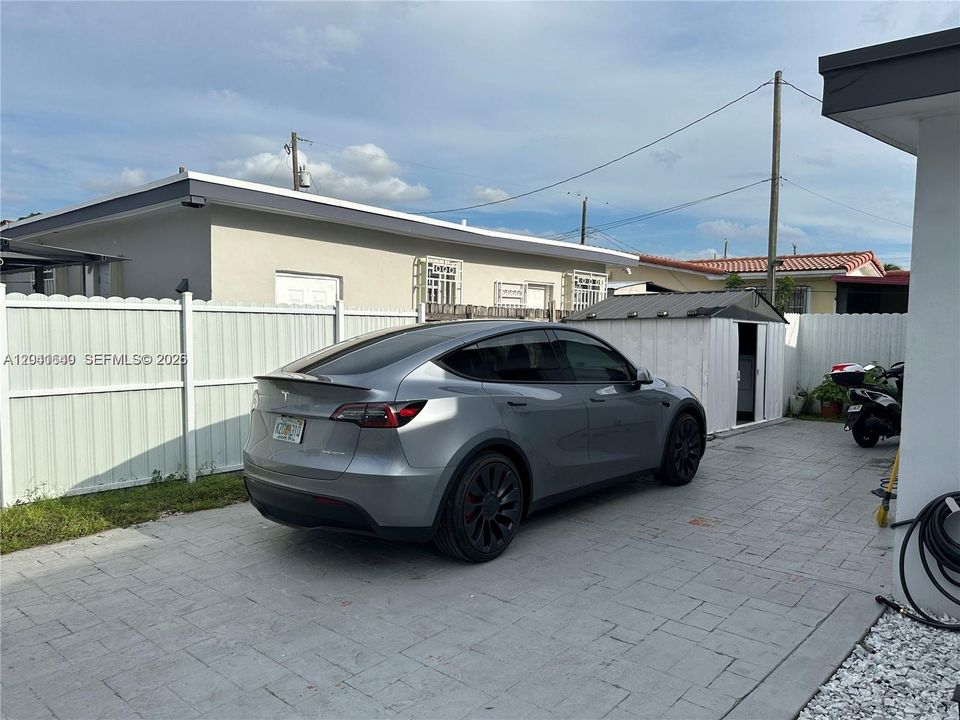 En Venta: $525,000 (4 camas, 2 baños, 1168 Pies cuadrados)