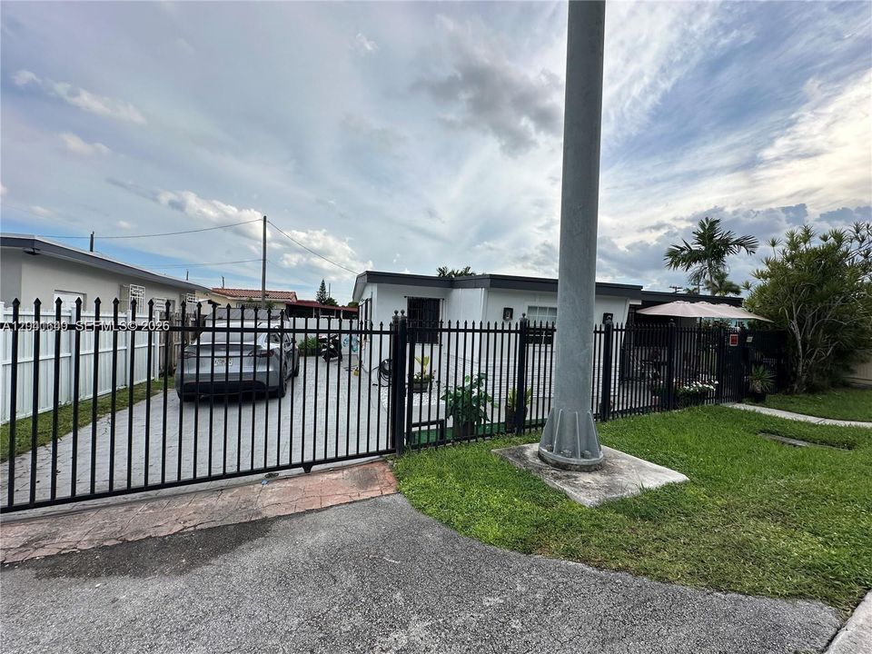 En Venta: $525,000 (4 camas, 2 baños, 1168 Pies cuadrados)