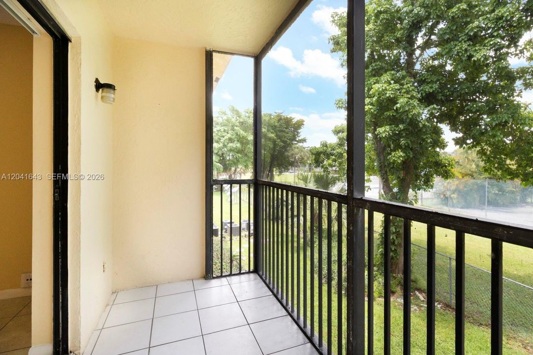 For Rent: $2,100 (2 beds, 2 baths, 850 Square Feet)