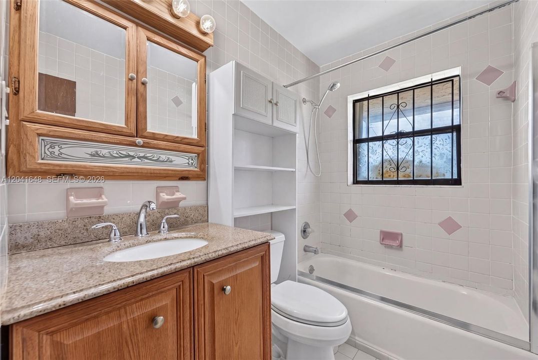 На продажу: $529,500 (4 спален, 2 ванн, 1710 Квадратных фут)