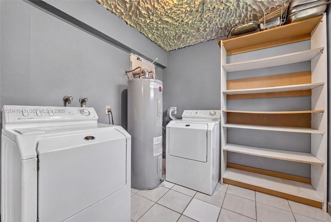 На продажу: $529,500 (4 спален, 2 ванн, 1710 Квадратных фут)