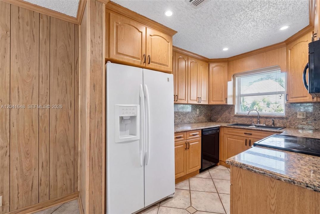 На продажу: $529,500 (4 спален, 2 ванн, 1710 Квадратных фут)