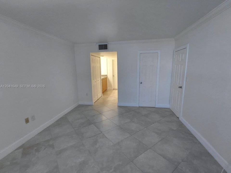 For Sale: $498,000 (1 beds, 1 baths, 825 Square Feet)