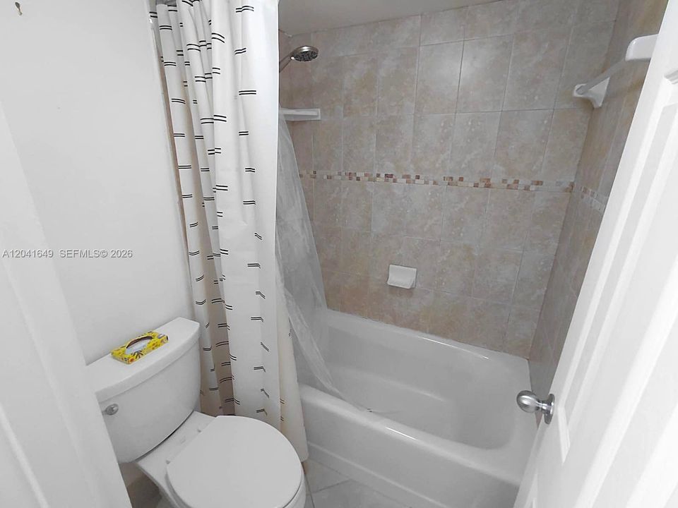 For Sale: $498,000 (1 beds, 1 baths, 825 Square Feet)