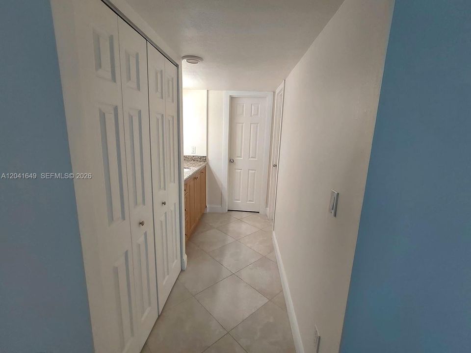 For Sale: $498,000 (1 beds, 1 baths, 825 Square Feet)