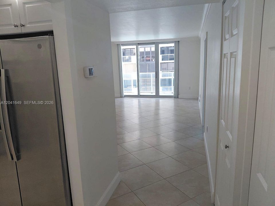 For Sale: $498,000 (1 beds, 1 baths, 825 Square Feet)