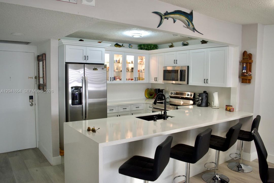 For Rent: $3,500 (1 beds, 1 baths, 896 Square Feet)