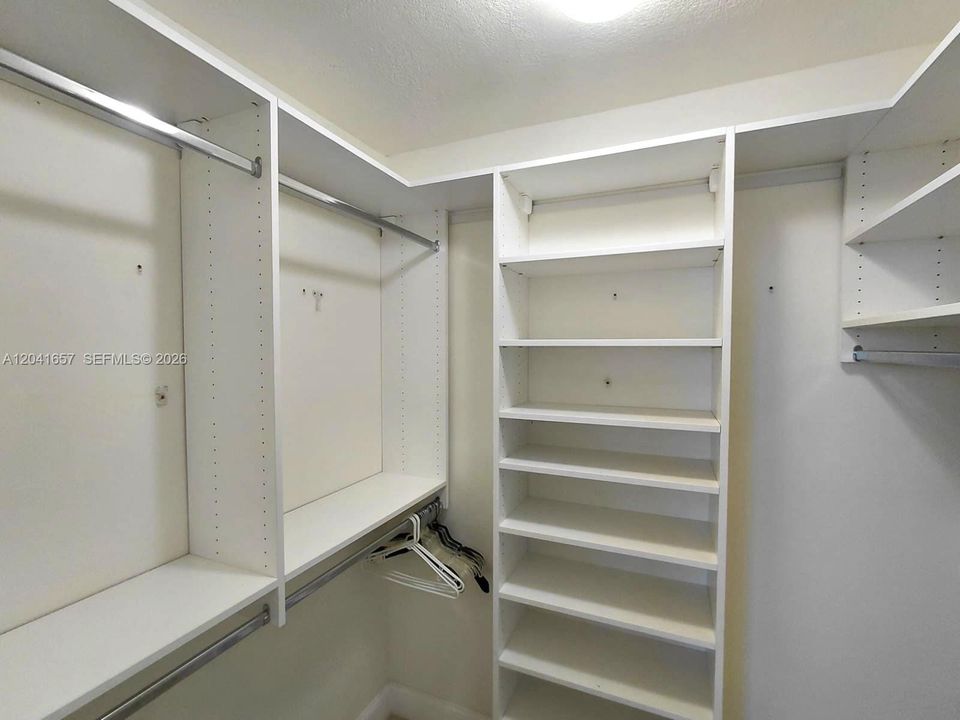 В аренду: $3,500 (1 спален, 1 ванн, 825 Квадратных фут)