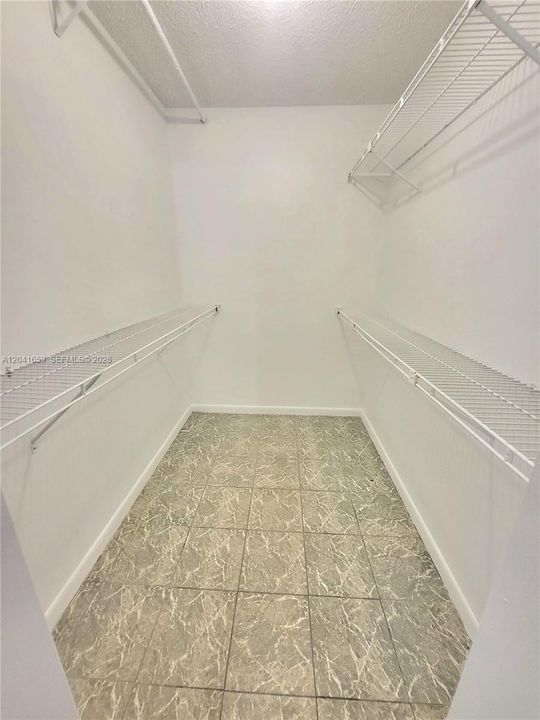 En Renta: $2,200 (2 camas, 2 baños, 870 Pies cuadrados)