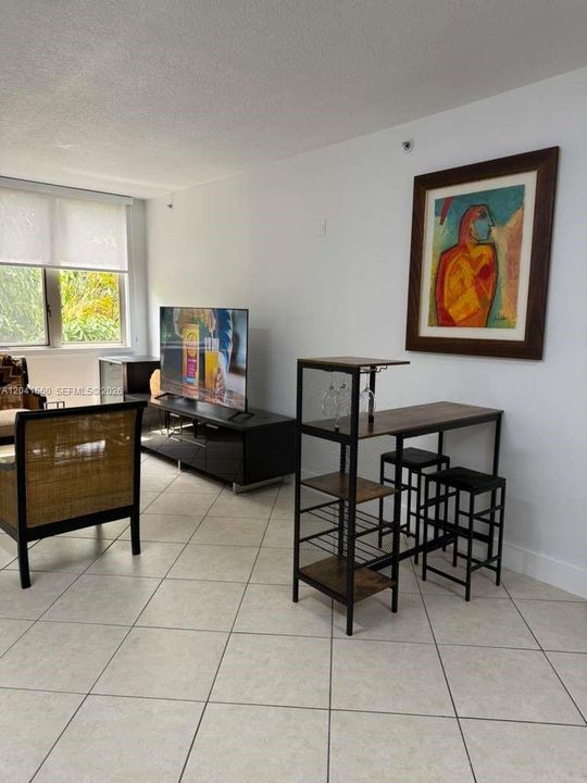 В аренду: $2,800 (1 спален, 1 ванн, 689 Квадратных фут)