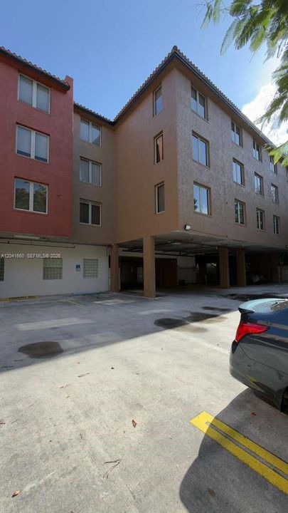 В аренду: $2,800 (1 спален, 1 ванн, 689 Квадратных фут)