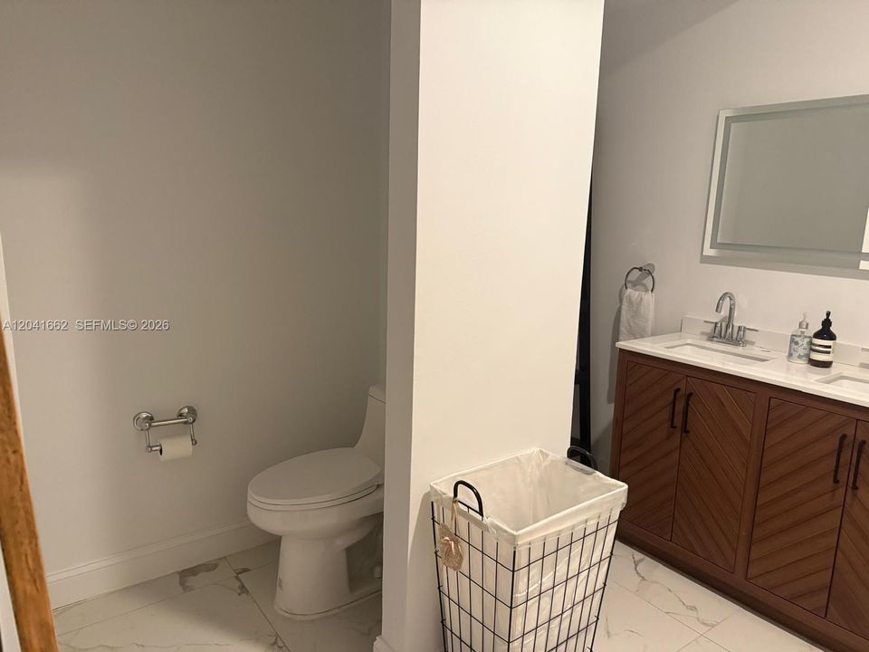 For Sale: $395,000 (1 beds, 1 baths, 850 Square Feet)