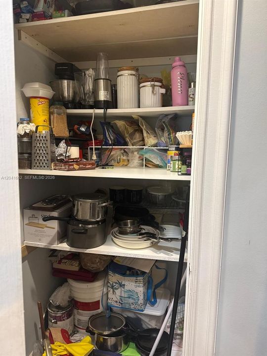 For Sale: $395,000 (1 beds, 1 baths, 850 Square Feet)