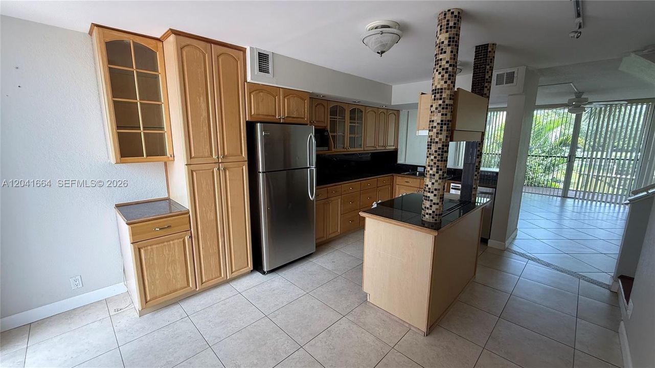 For Rent: $2,250 (2 beds, 2 baths, 1230 Square Feet)
