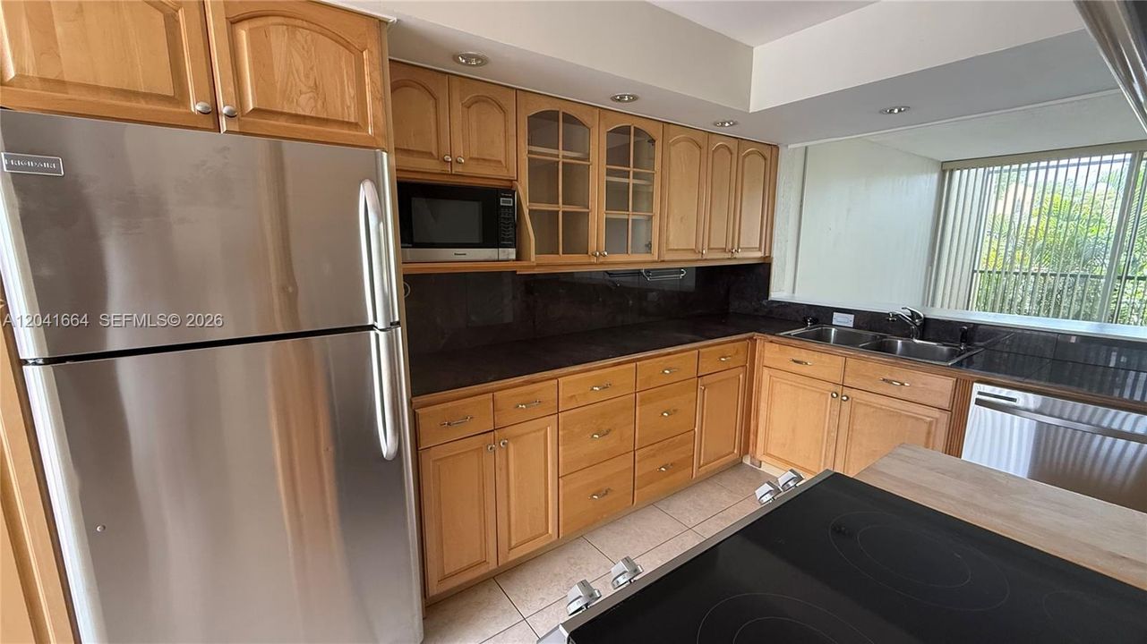 For Rent: $2,250 (2 beds, 2 baths, 1230 Square Feet)