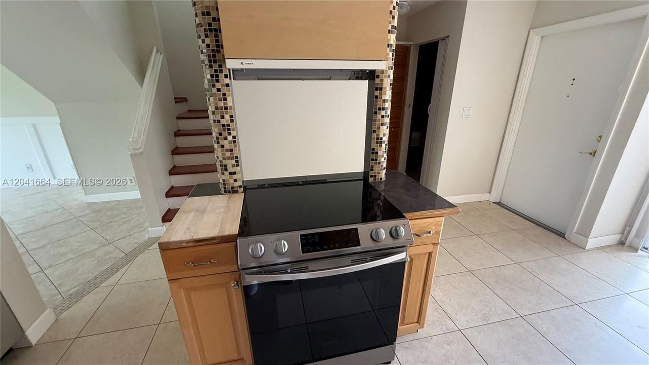 For Rent: $2,250 (2 beds, 2 baths, 1230 Square Feet)