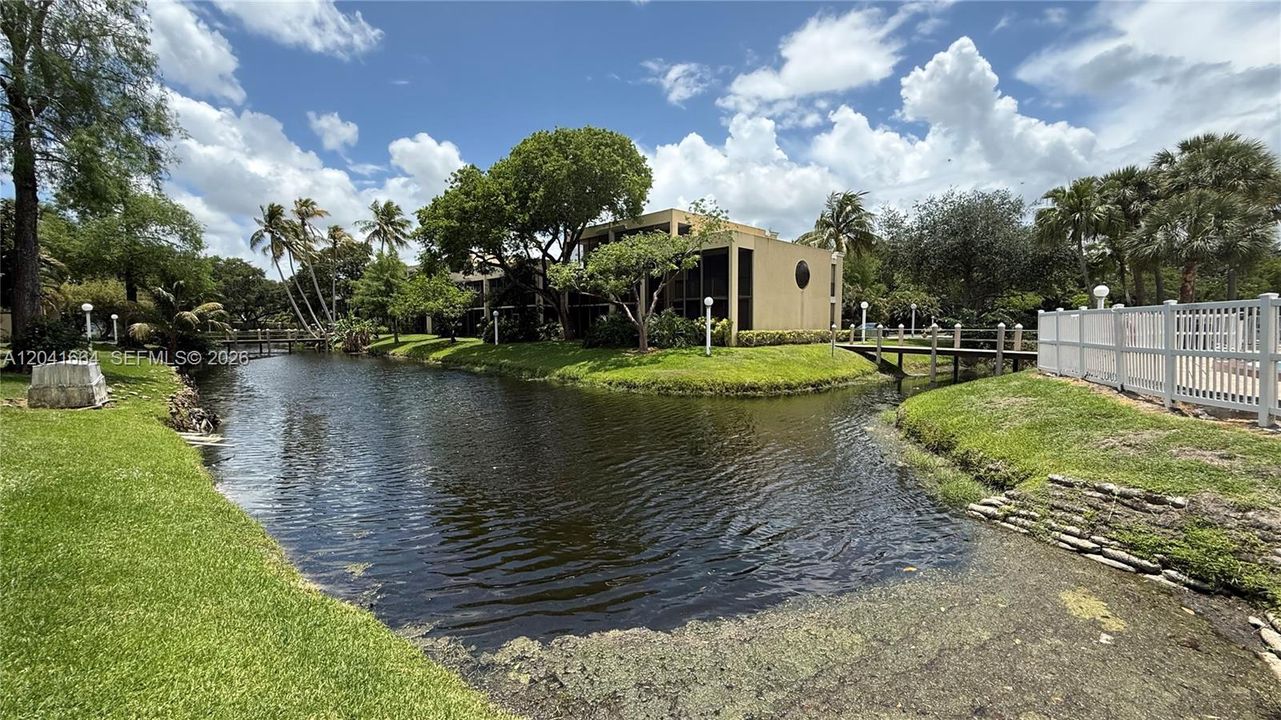 For Rent: $2,250 (2 beds, 2 baths, 1230 Square Feet)