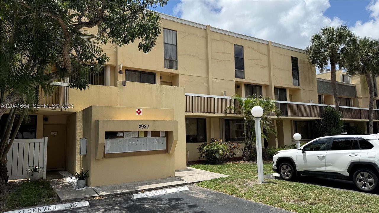 For Rent: $2,250 (2 beds, 2 baths, 1230 Square Feet)