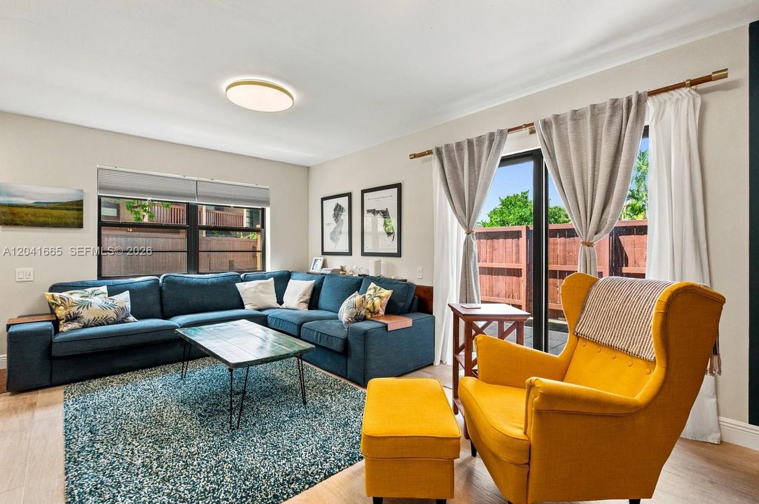 For Sale: $350,000 (2 beds, 2 baths, 1330 Square Feet)