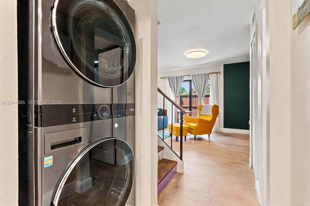 For Sale: $350,000 (2 beds, 2 baths, 1330 Square Feet)
