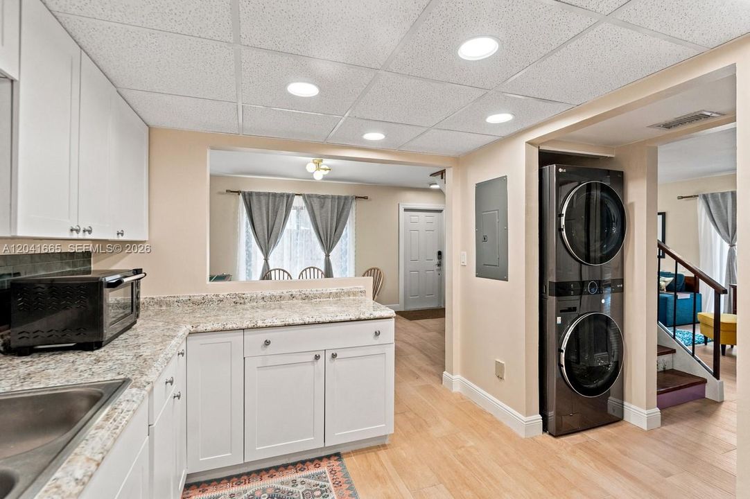 For Sale: $350,000 (2 beds, 2 baths, 1330 Square Feet)