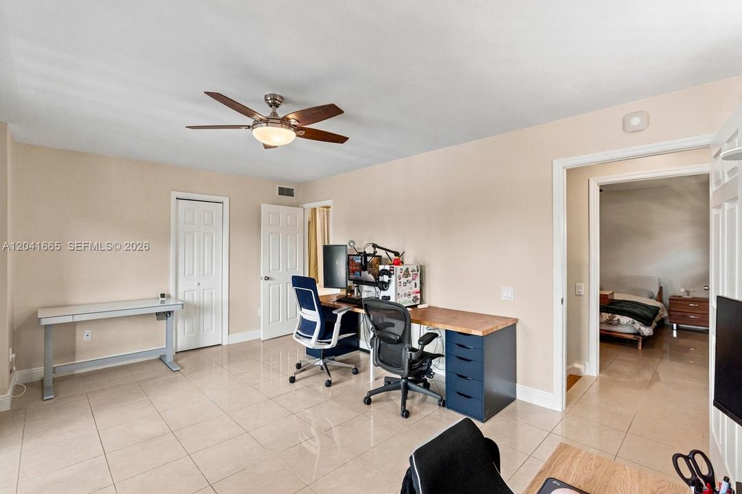 For Sale: $350,000 (2 beds, 2 baths, 1330 Square Feet)