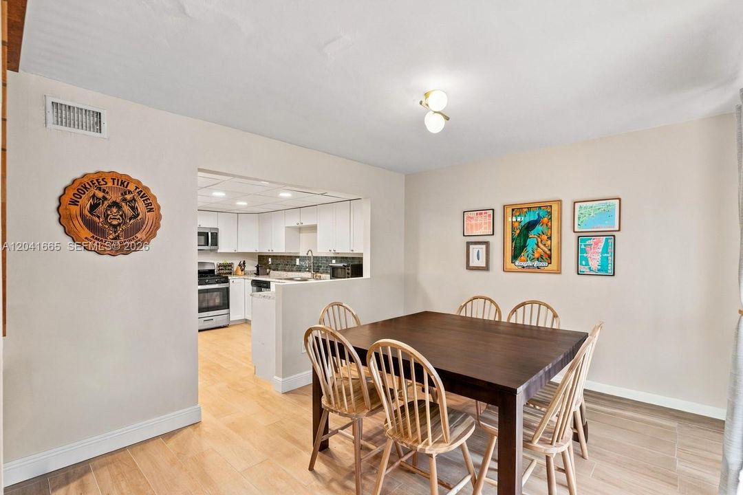 For Sale: $350,000 (2 beds, 2 baths, 1330 Square Feet)