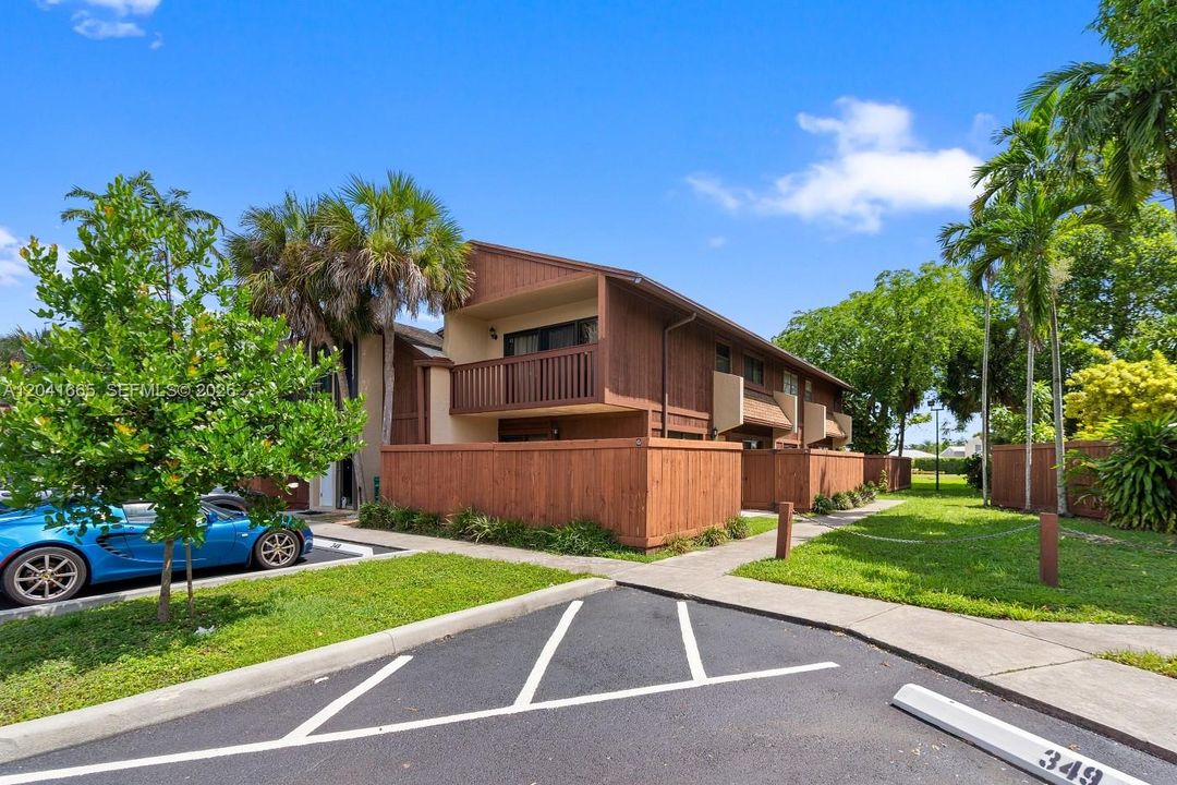 For Sale: $350,000 (2 beds, 2 baths, 1330 Square Feet)