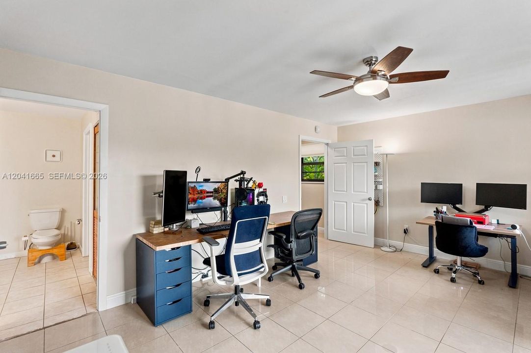 For Sale: $350,000 (2 beds, 2 baths, 1330 Square Feet)