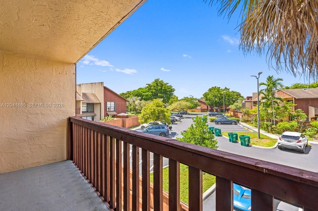 For Sale: $350,000 (2 beds, 2 baths, 1330 Square Feet)