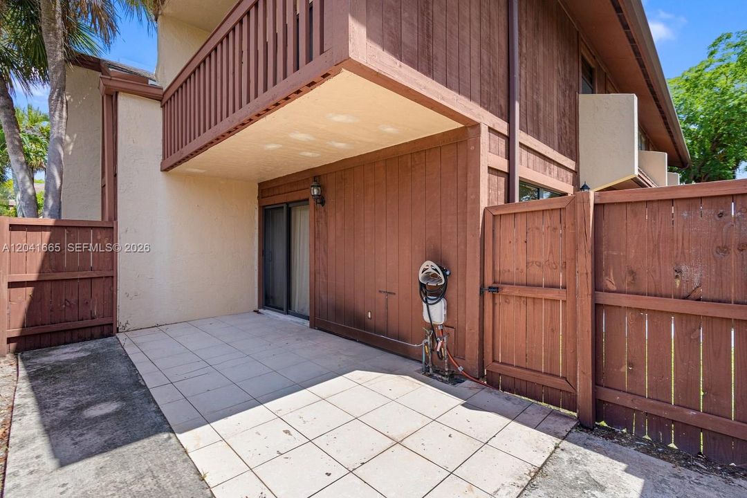 For Sale: $350,000 (2 beds, 2 baths, 1330 Square Feet)