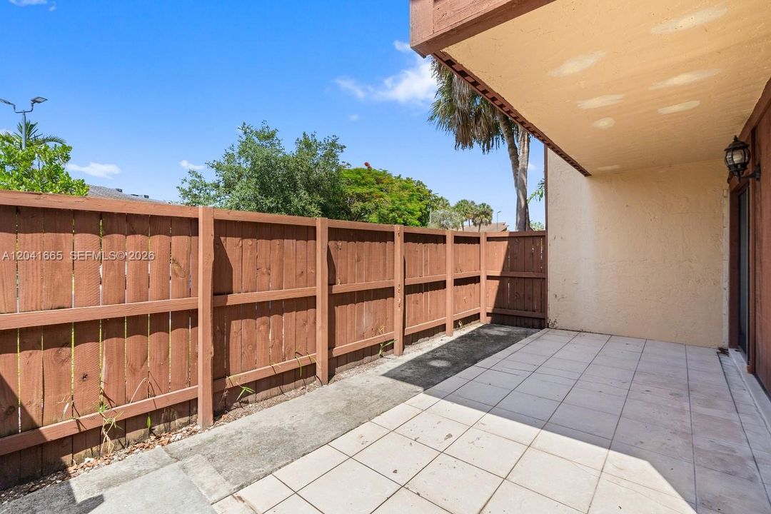 For Sale: $350,000 (2 beds, 2 baths, 1330 Square Feet)