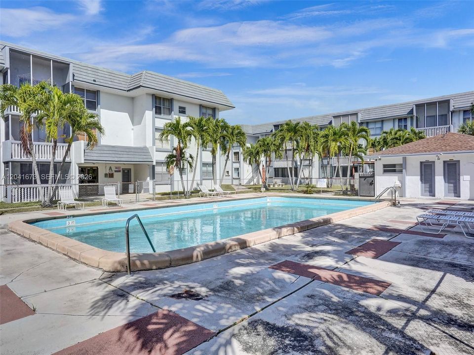 For Rent: $1,850 (1 beds, 1 baths, 639 Square Feet)