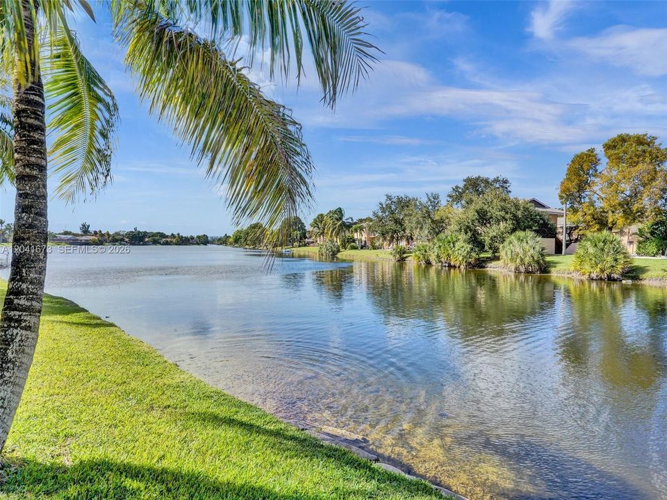 For Rent: $1,850 (1 beds, 1 baths, 639 Square Feet)