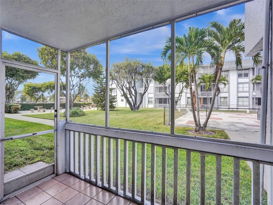 For Rent: $1,850 (1 beds, 1 baths, 639 Square Feet)
