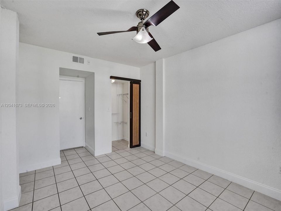 For Rent: $1,850 (1 beds, 1 baths, 639 Square Feet)