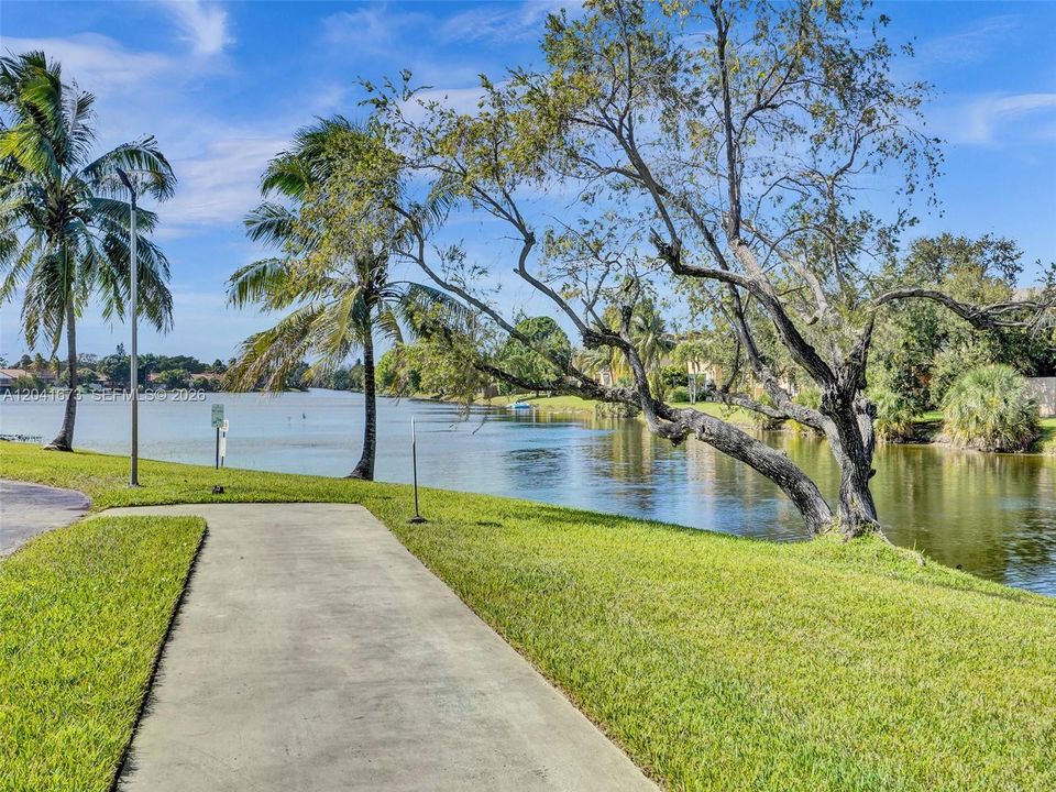 For Rent: $1,850 (1 beds, 1 baths, 639 Square Feet)
