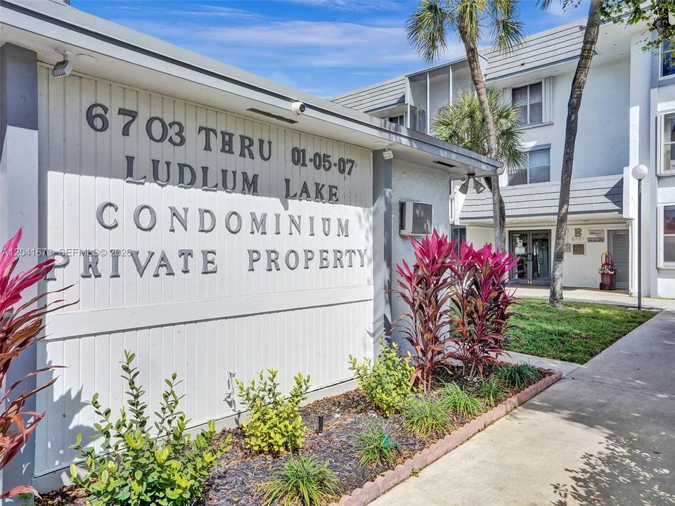 For Rent: $1,850 (1 beds, 1 baths, 639 Square Feet)