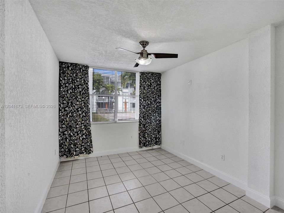 For Rent: $1,850 (1 beds, 1 baths, 639 Square Feet)