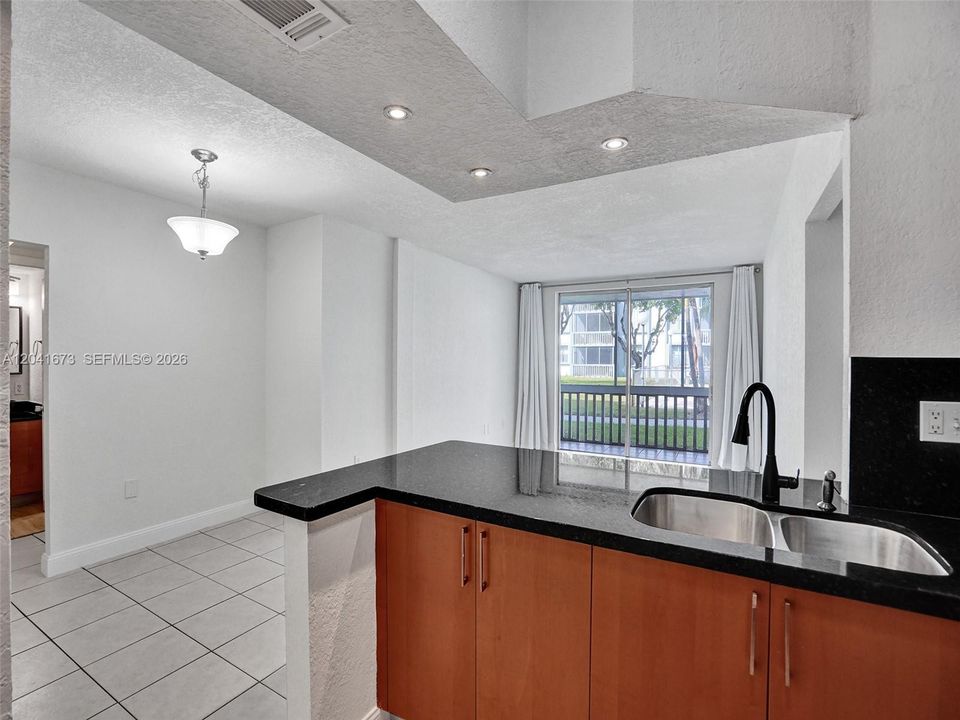 For Rent: $1,850 (1 beds, 1 baths, 639 Square Feet)