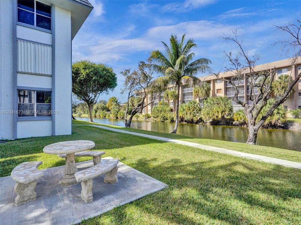 For Rent: $1,850 (1 beds, 1 baths, 639 Square Feet)