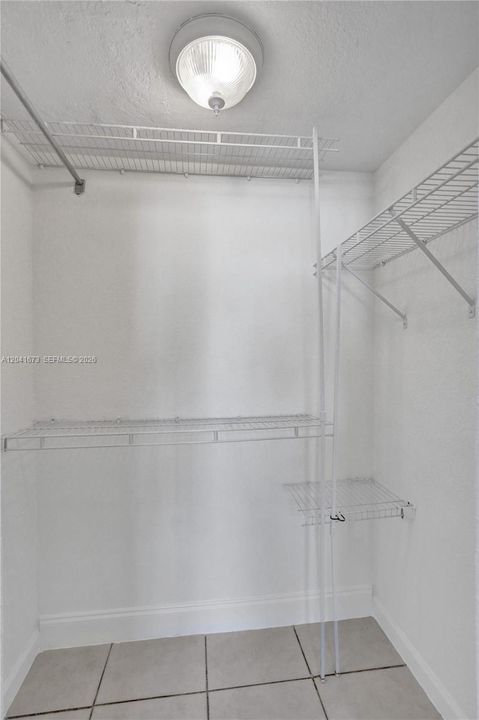 For Rent: $1,850 (1 beds, 1 baths, 639 Square Feet)