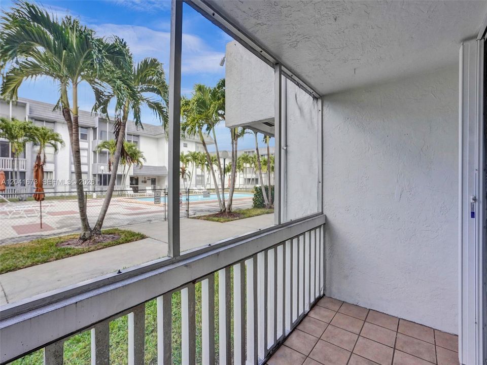 For Rent: $1,850 (1 beds, 1 baths, 639 Square Feet)