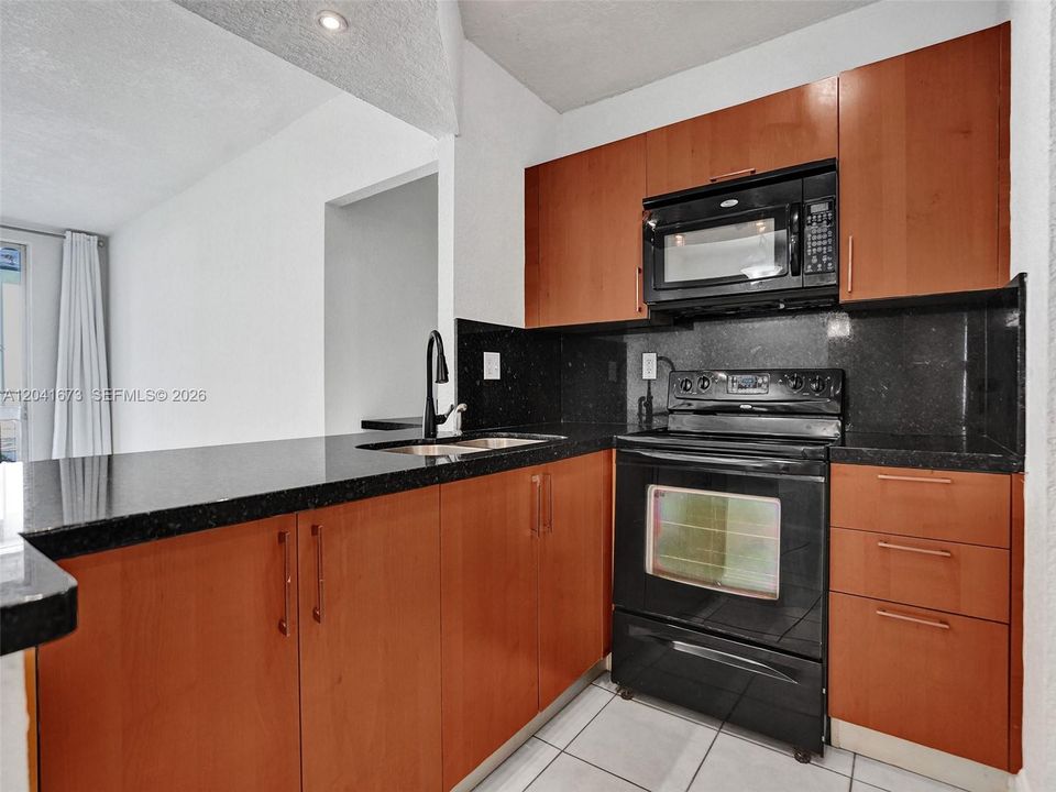 For Rent: $1,850 (1 beds, 1 baths, 639 Square Feet)