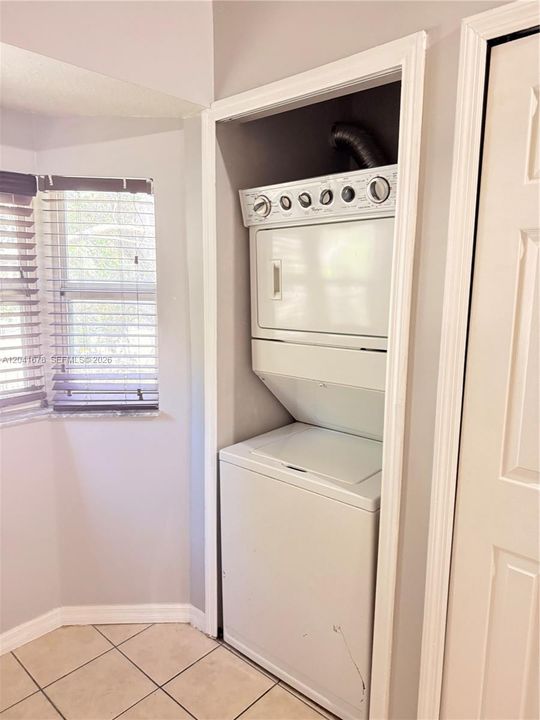 For Rent: $1,700 (2 beds, 2 baths, 815 Square Feet)