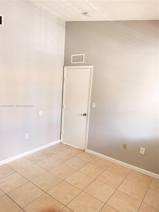 For Rent: $1,700 (2 beds, 2 baths, 815 Square Feet)