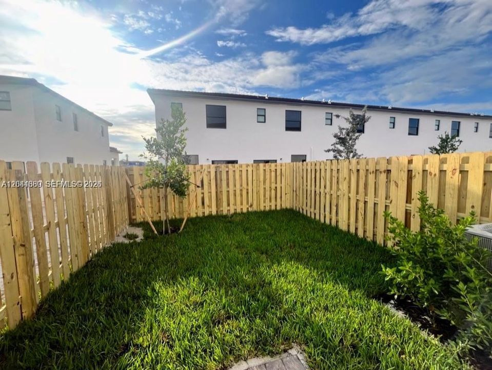 For Rent: $2,399 (3 beds, 3 baths, 1328 Square Feet)