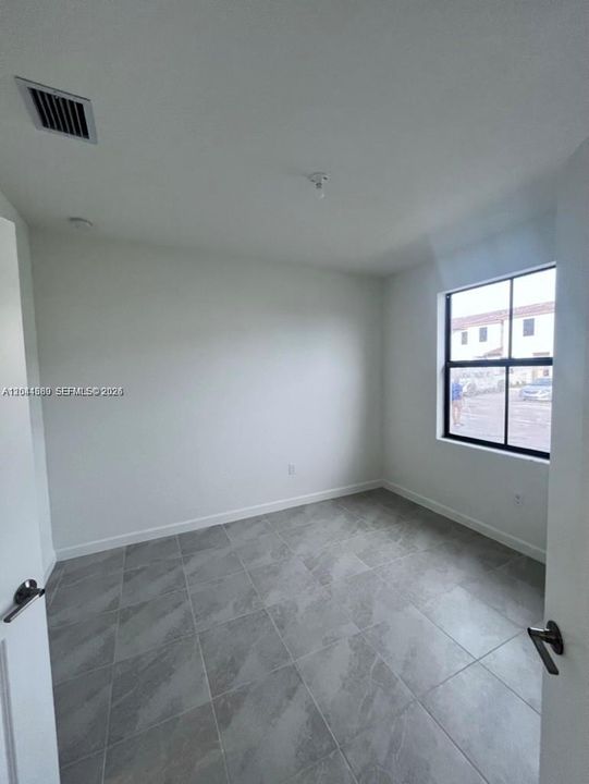 For Rent: $2,399 (3 beds, 3 baths, 1328 Square Feet)