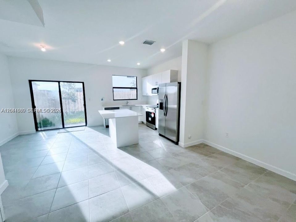 For Rent: $2,399 (3 beds, 3 baths, 1328 Square Feet)