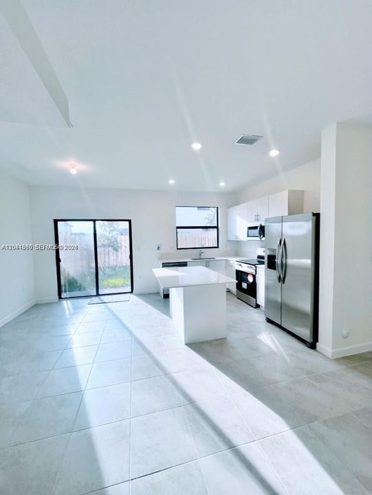 For Rent: $2,399 (3 beds, 3 baths, 1328 Square Feet)